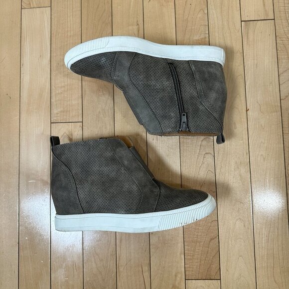 DOLCE VITA Kalista Perforated Wedge Sneaker Bootie Size 8.5 - Picture 2 of 10